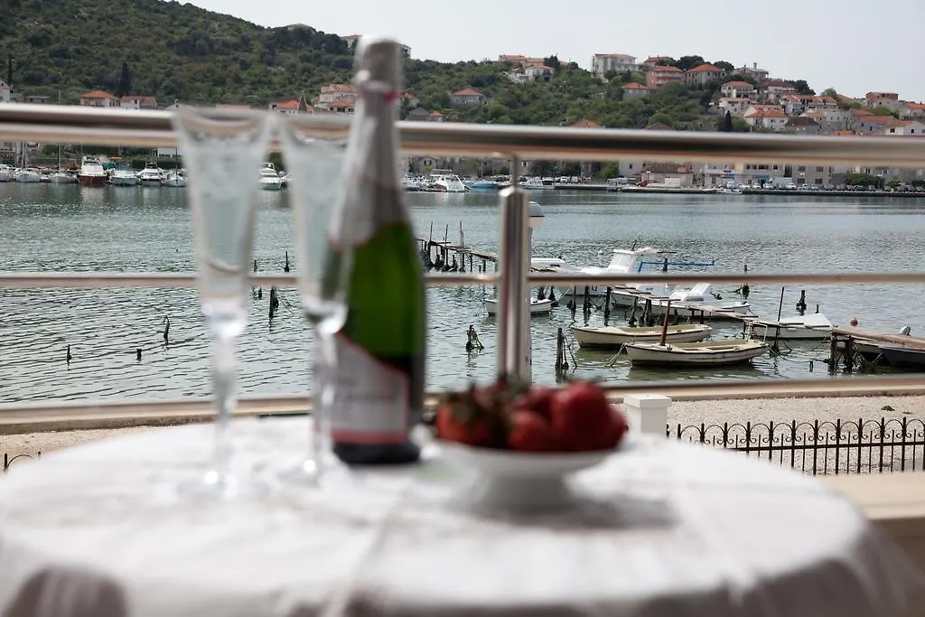 Apartments Svjetlana Trogir 0*,  Croatia