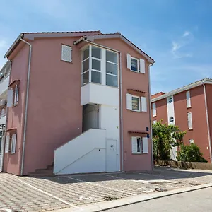 https://apartments-la-natalli.primorje-gorskikotar.com