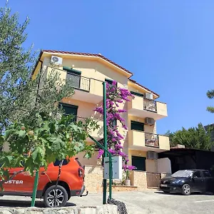 Mia Apartman